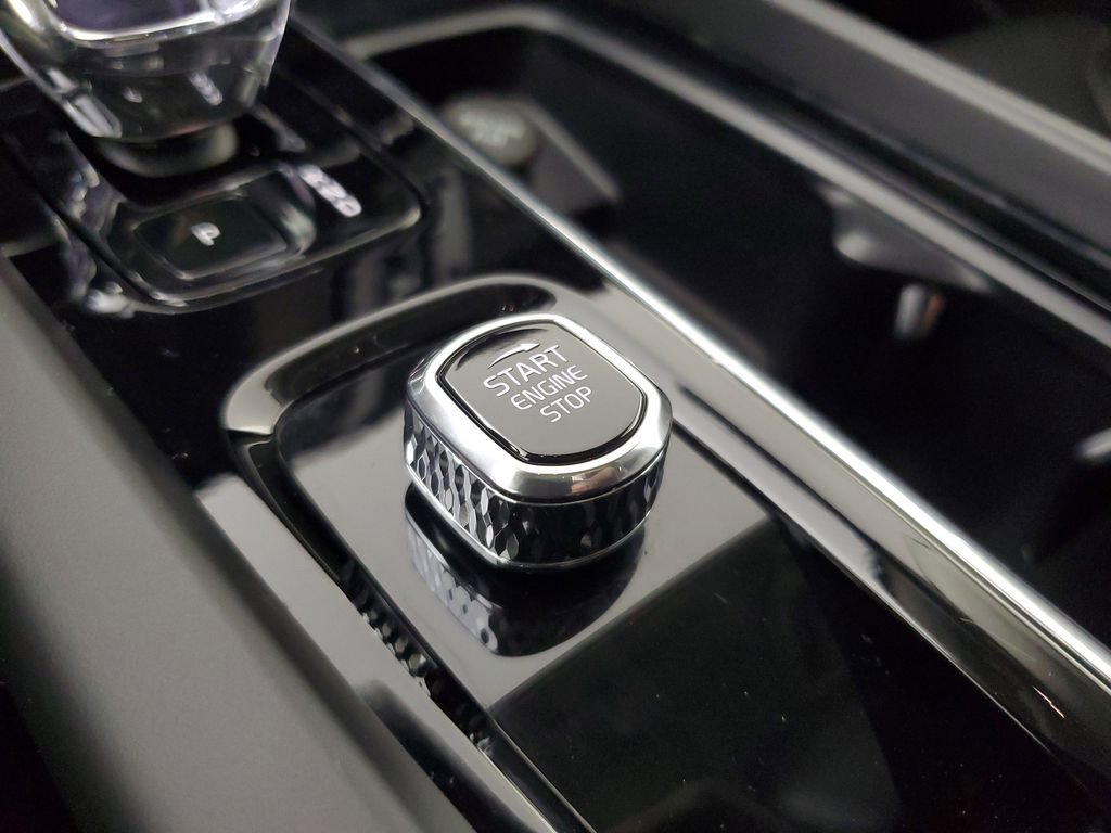 Certified 2024 Volvo XC60 B5 Ultimate w/ Protection Package Premier AWD/4WD image 33