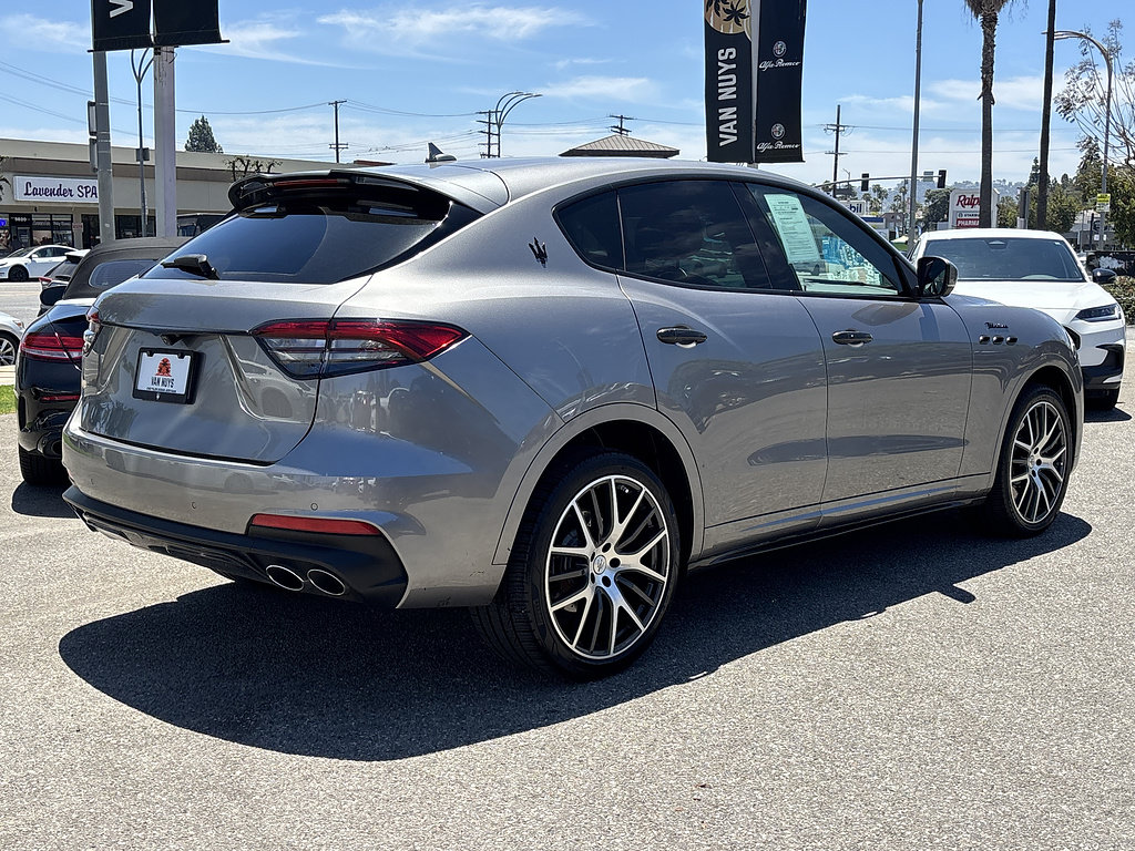 Used 2022 Maserati Levante Modena AWD/4WD image 3