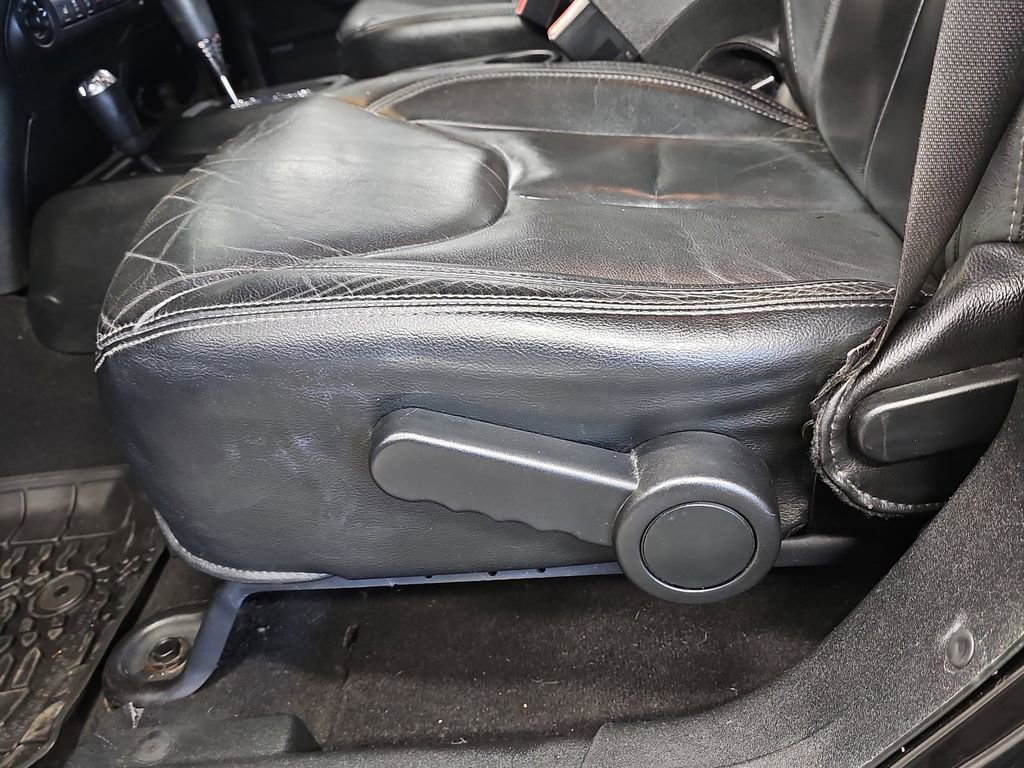 Used 2018 Jeep Wrangler Unlimited Sahara image 25
