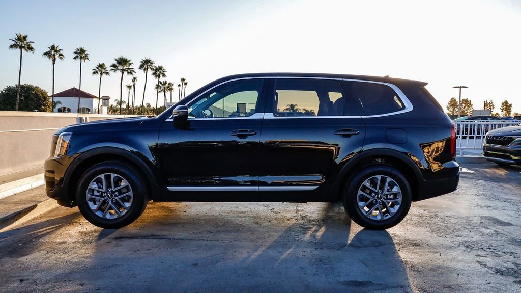 Used 2025 Kia Telluride LX image 14