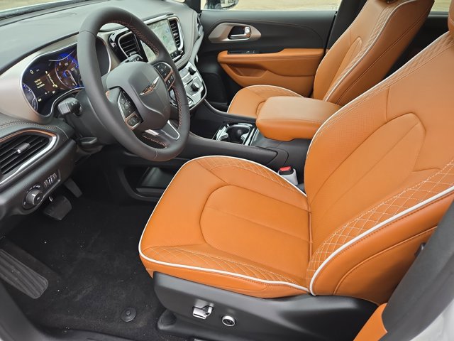 New 2026 Chrysler Pacifica Pinnacle image 14