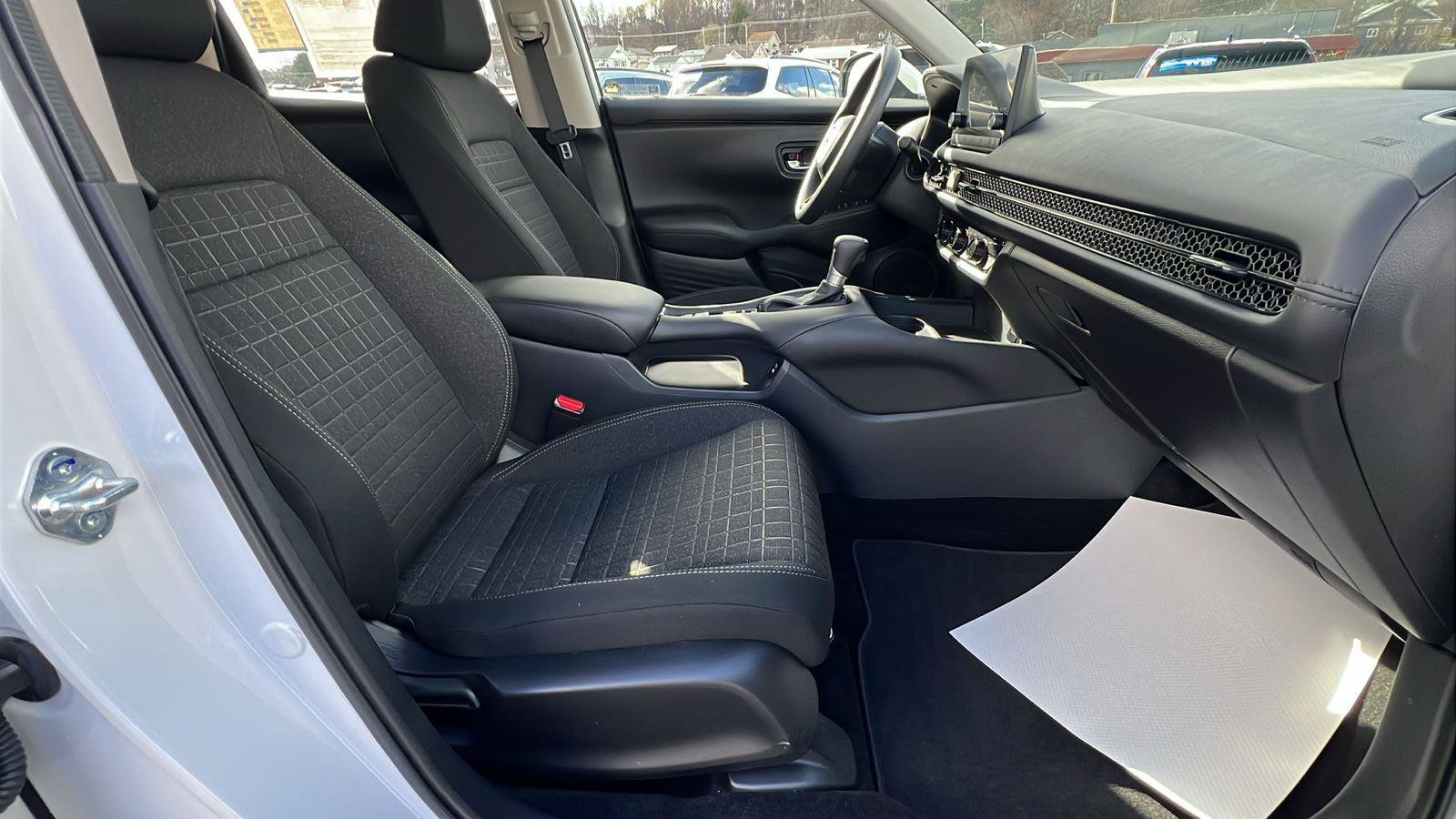 Certified 2025 Honda HR-V LX image 13