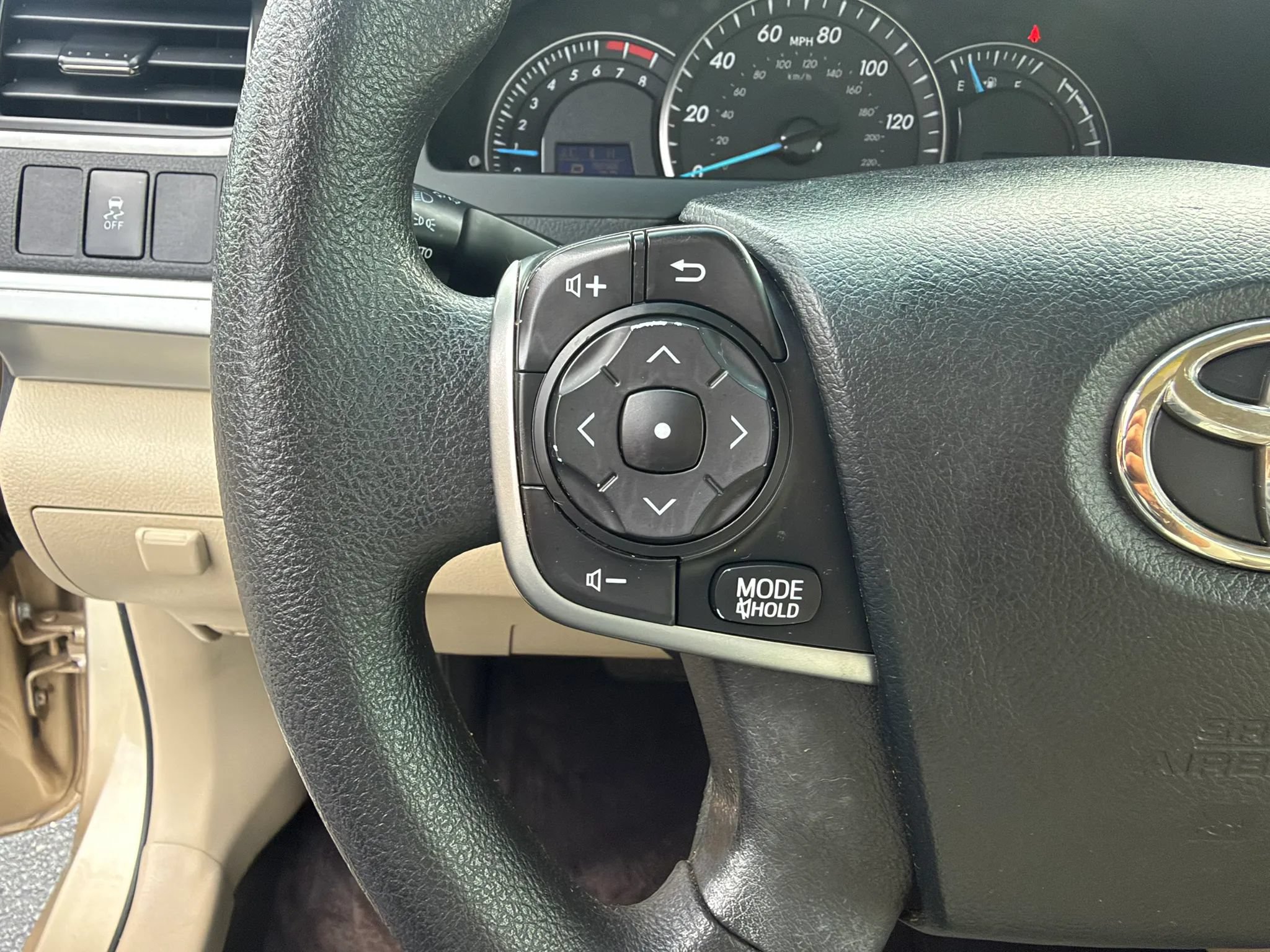 Used 2012 Toyota Camry LE FWD image 18