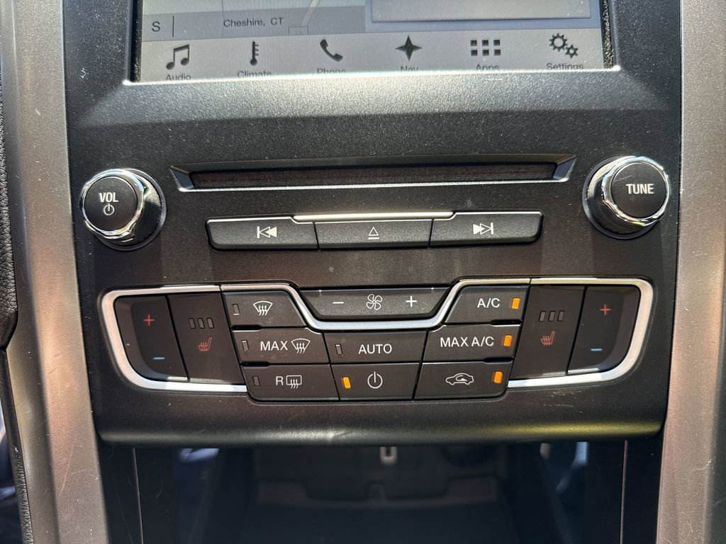 Used 2017 Ford Fusion SE w/ Fusion SE Technology Package FWD image 19