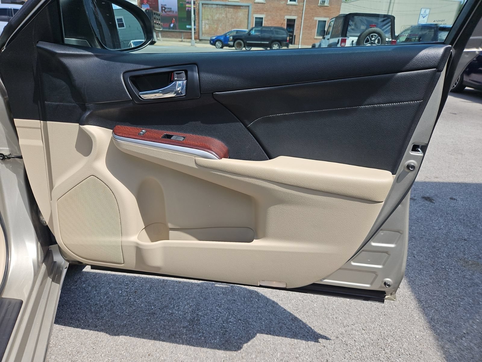 Used 2013 Toyota Camry XLE w/ Leather Pkg FWD image 21
