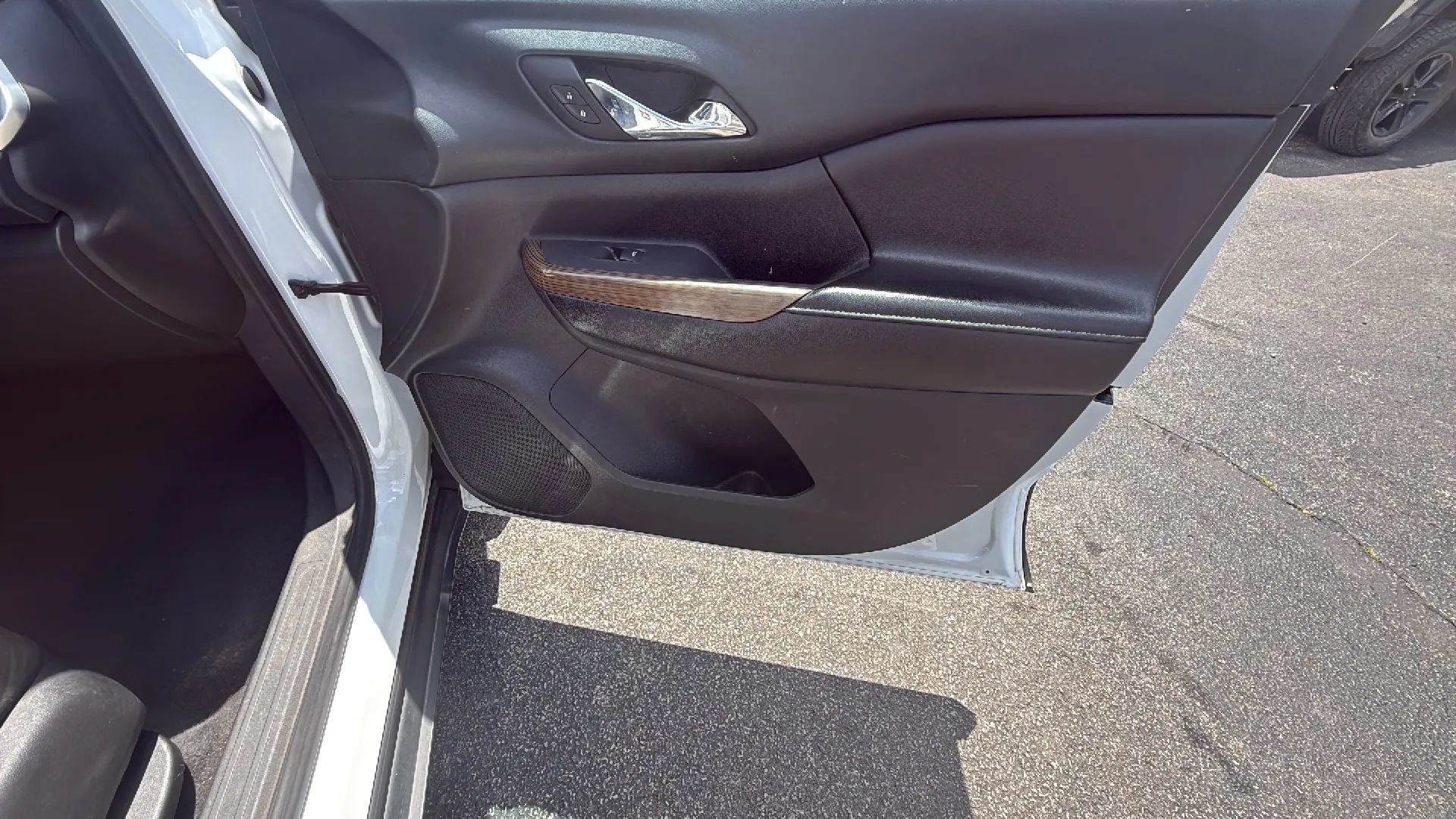 Used 2018 GMC Acadia SLE FWD image 19