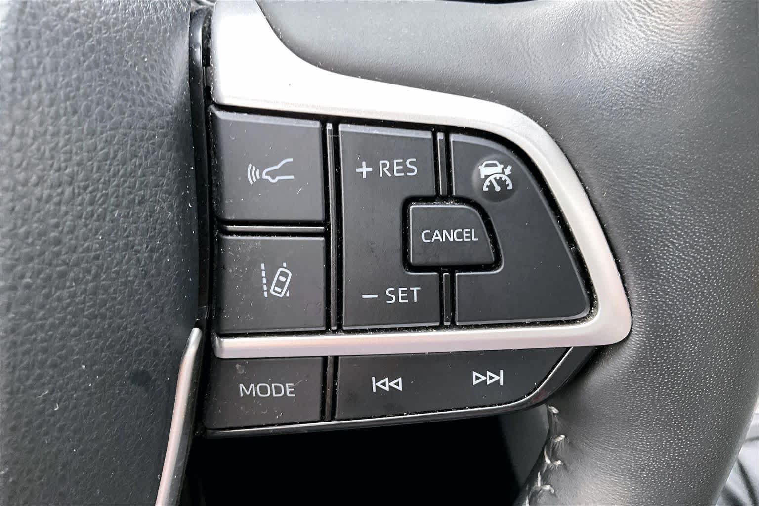 Used 2023 Toyota Highlander Platinum FWD image 23