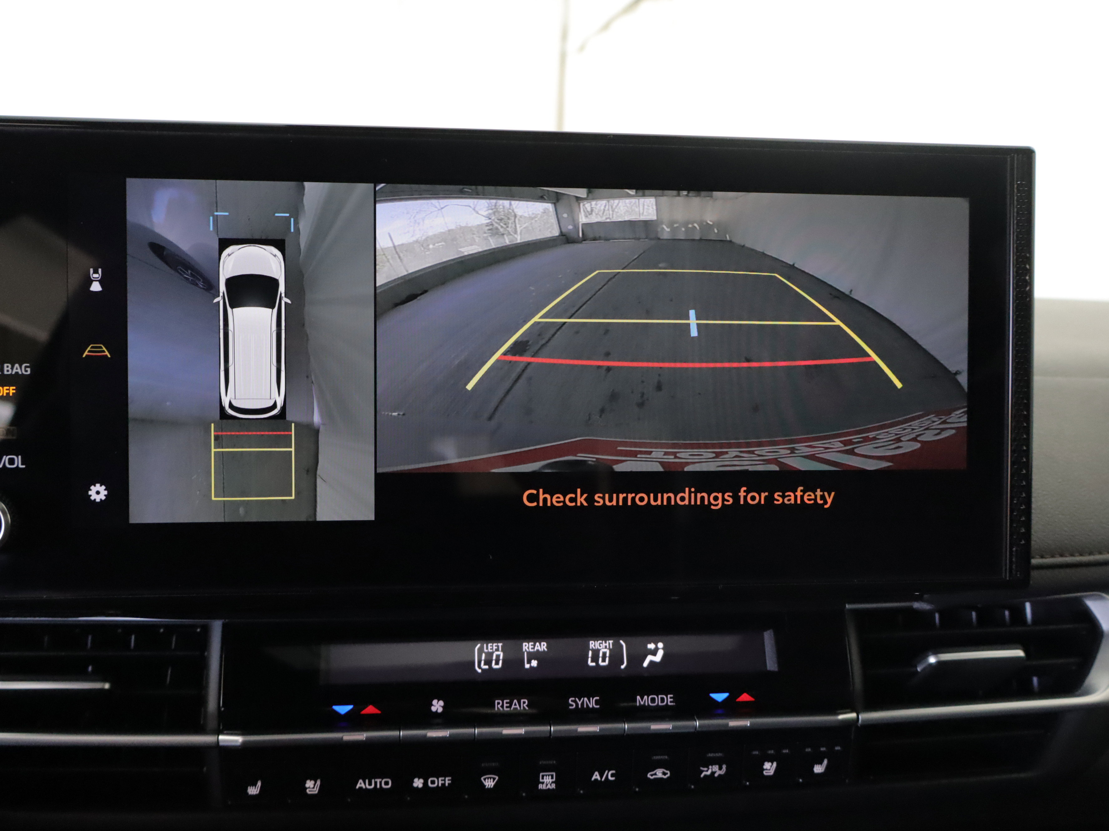 Used 2025 Toyota Sienna Platinum image 19