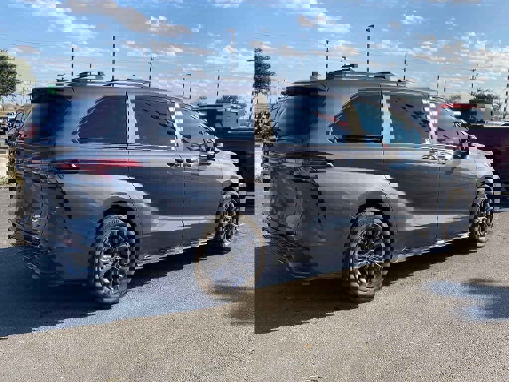 Certified 2025 Toyota Sienna XSE image 5