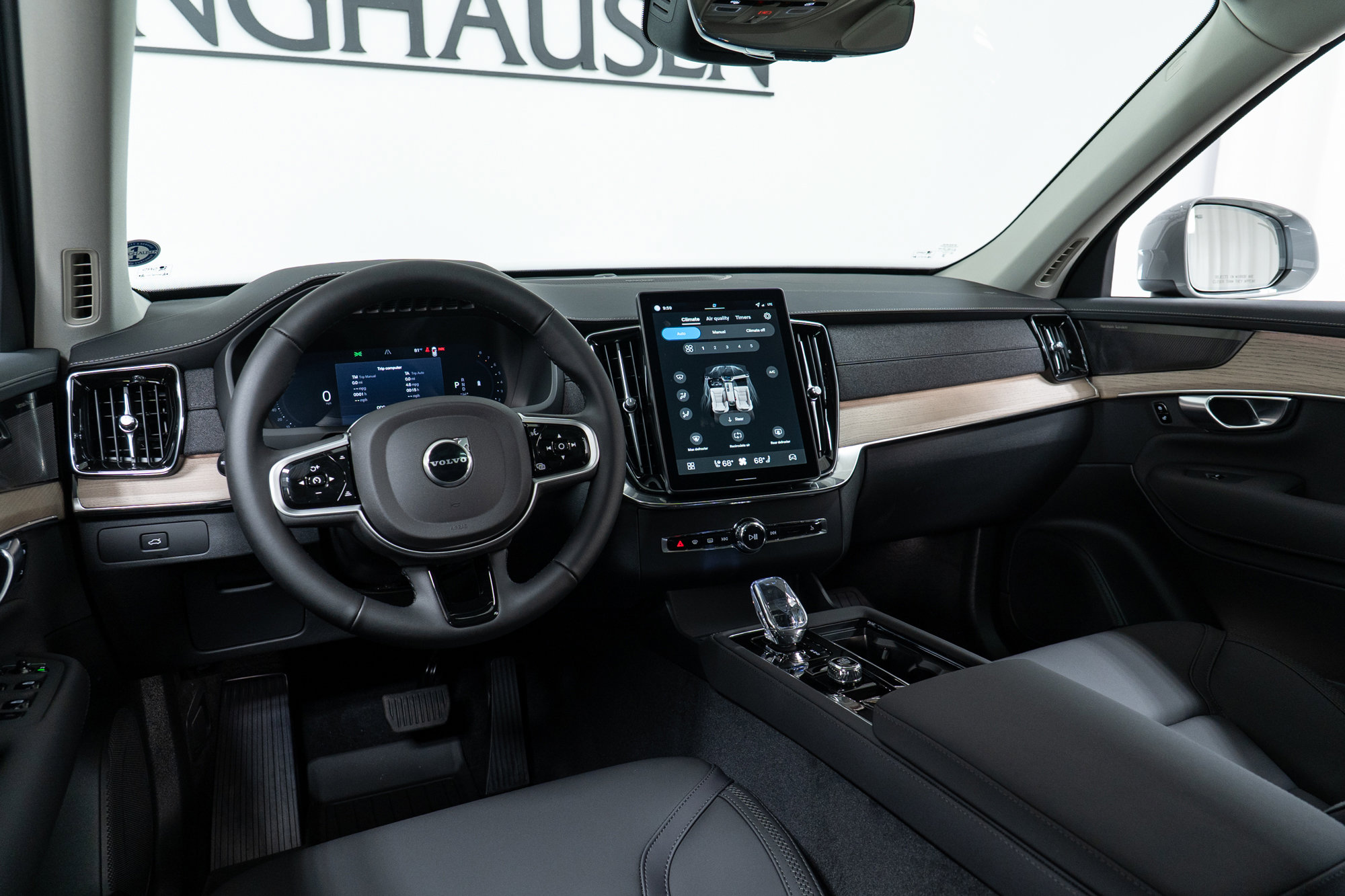 New 2026 Volvo XC90 B6 Plus w/ Protection Package Premier image 16