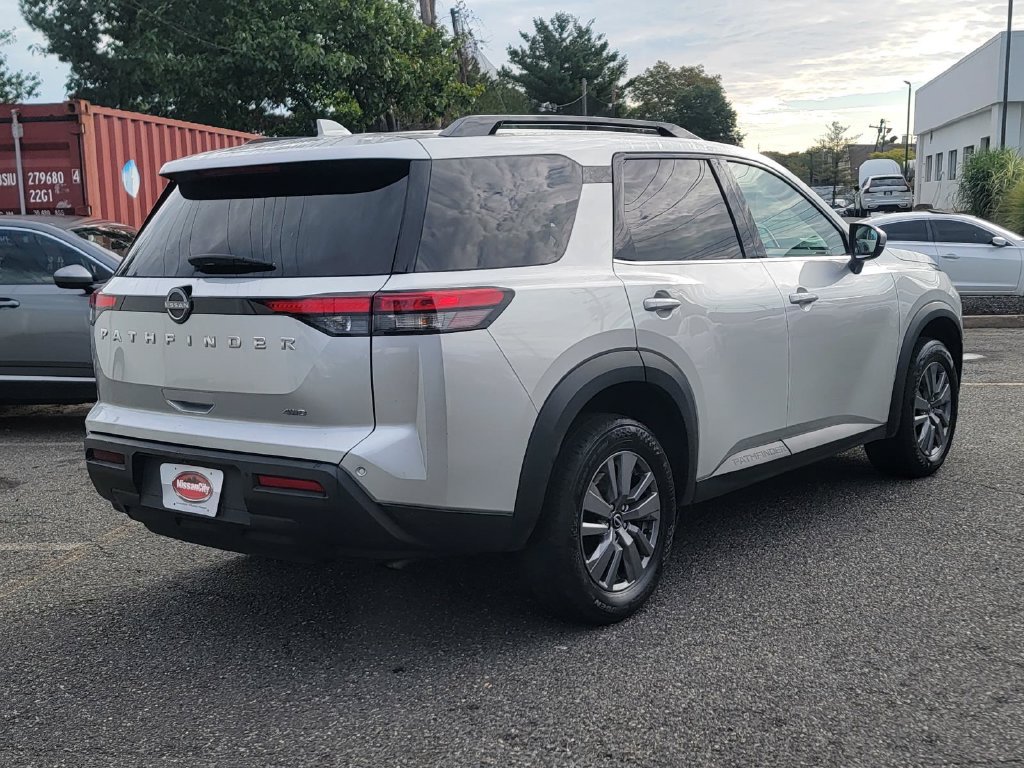 Used 2025 Nissan Pathfinder SV AWD/4WD image 9