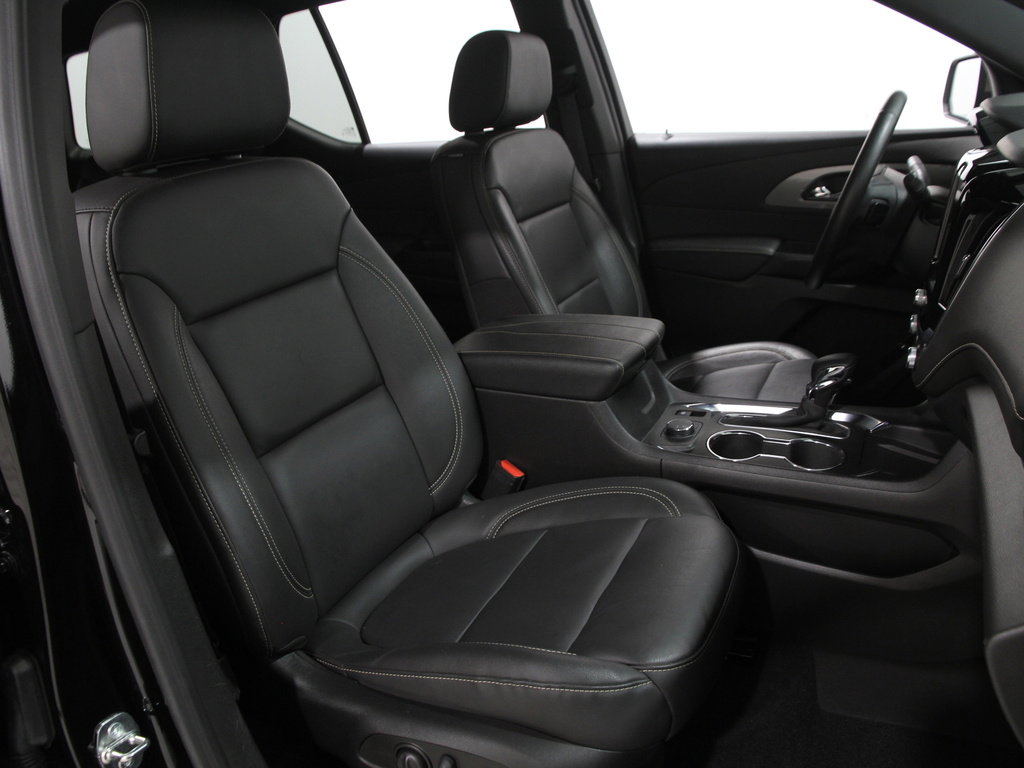 Used 2023 Chevrolet Traverse LT image 18