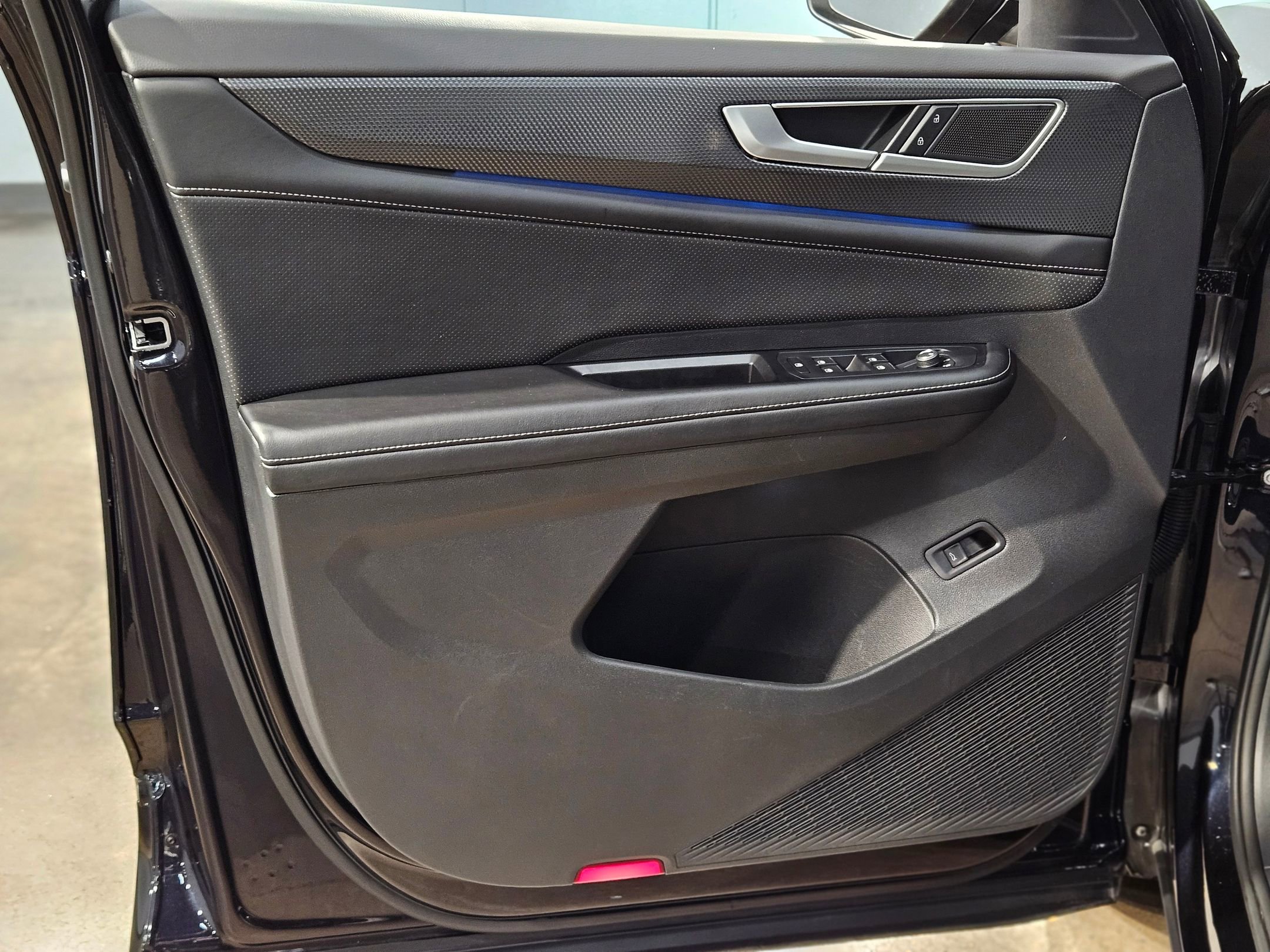 Used 2024 Volkswagen Atlas Cross Sport SEL R-Line image 20