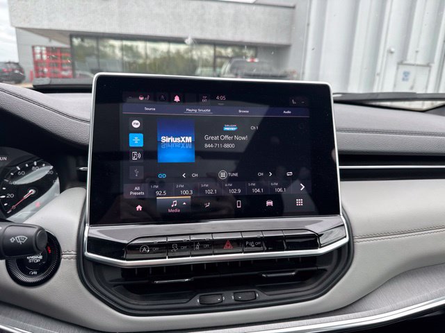 Used 2023 Jeep Compass Limited w/ Sun and Sound Group AWD/4WD image 17
