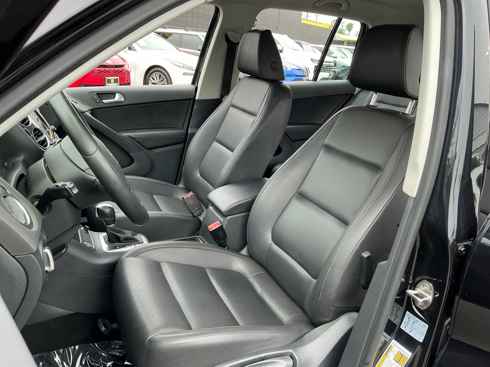 Used 2017 Volkswagen Tiguan S FWD image 18