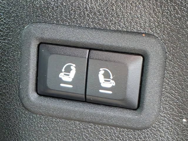 Used 2023 Jeep Wagoneer Series III w/ Preferred Equipment Group AWD/4WD image 43
