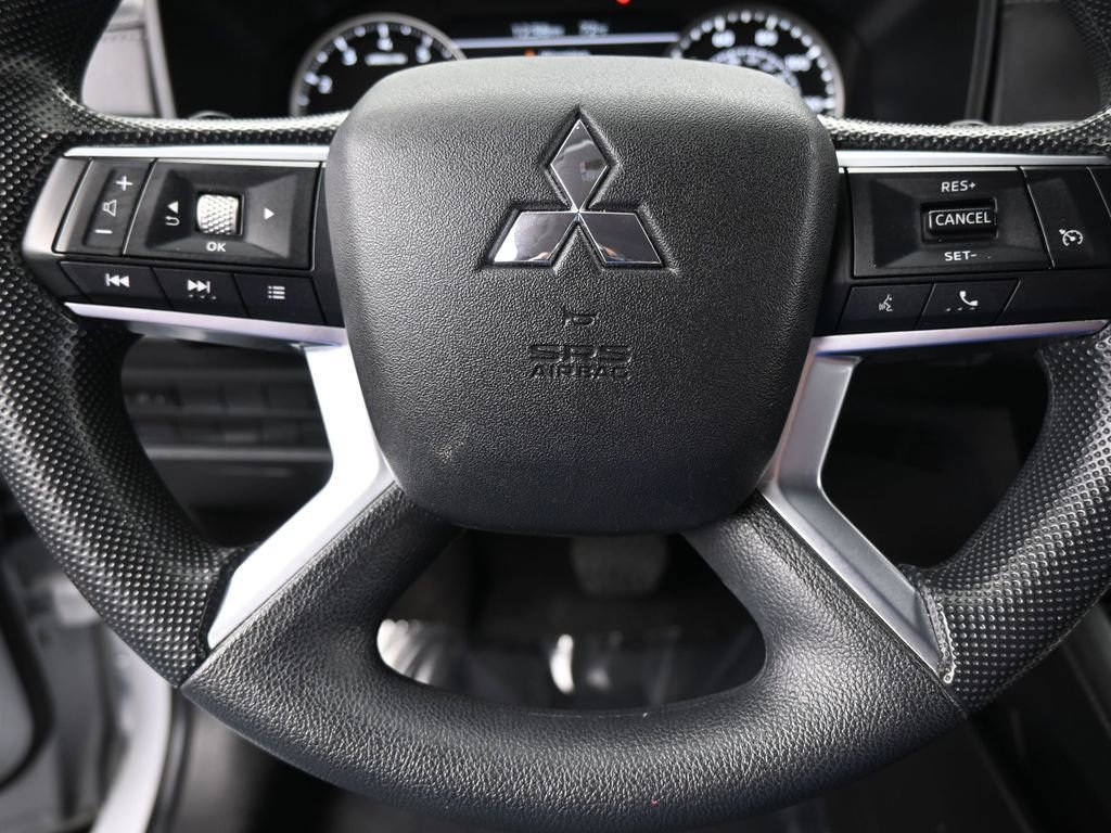 Used 2023 Mitsubishi Outlander ES image 31