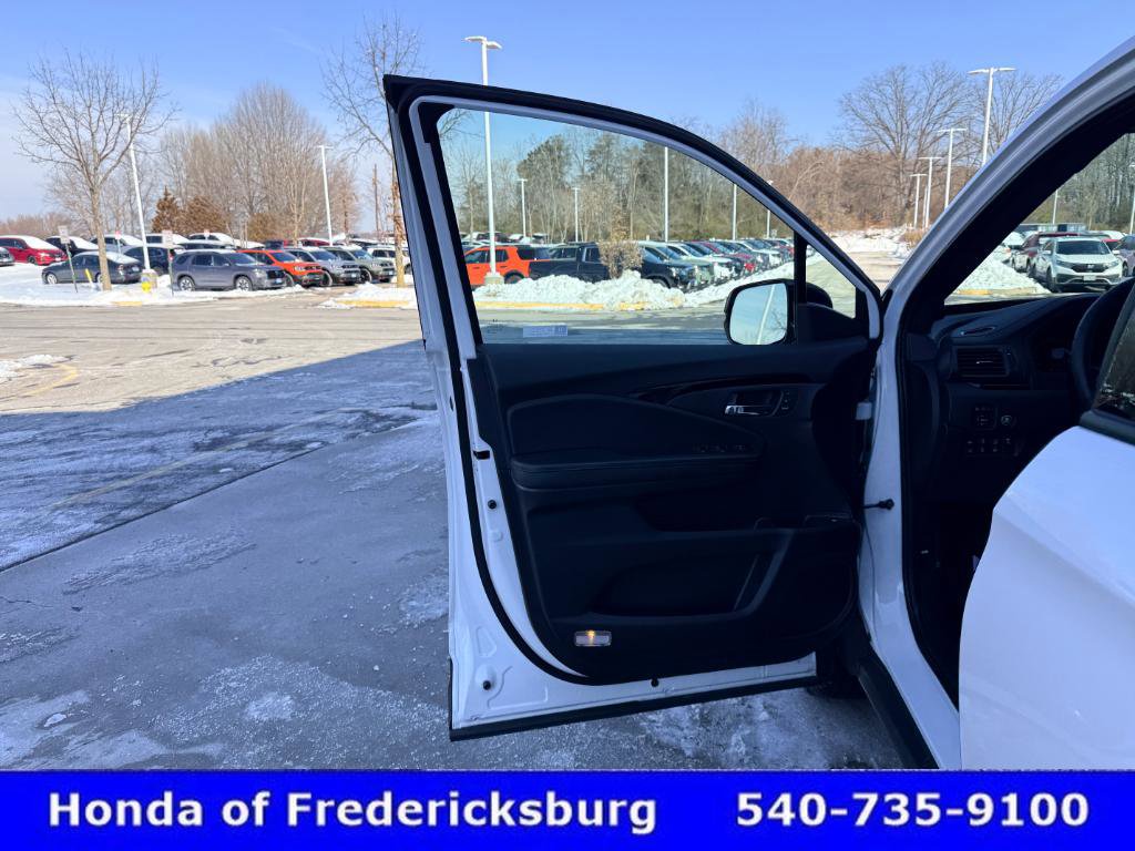 Certified 2025 Honda Ridgeline Black Edition image 33