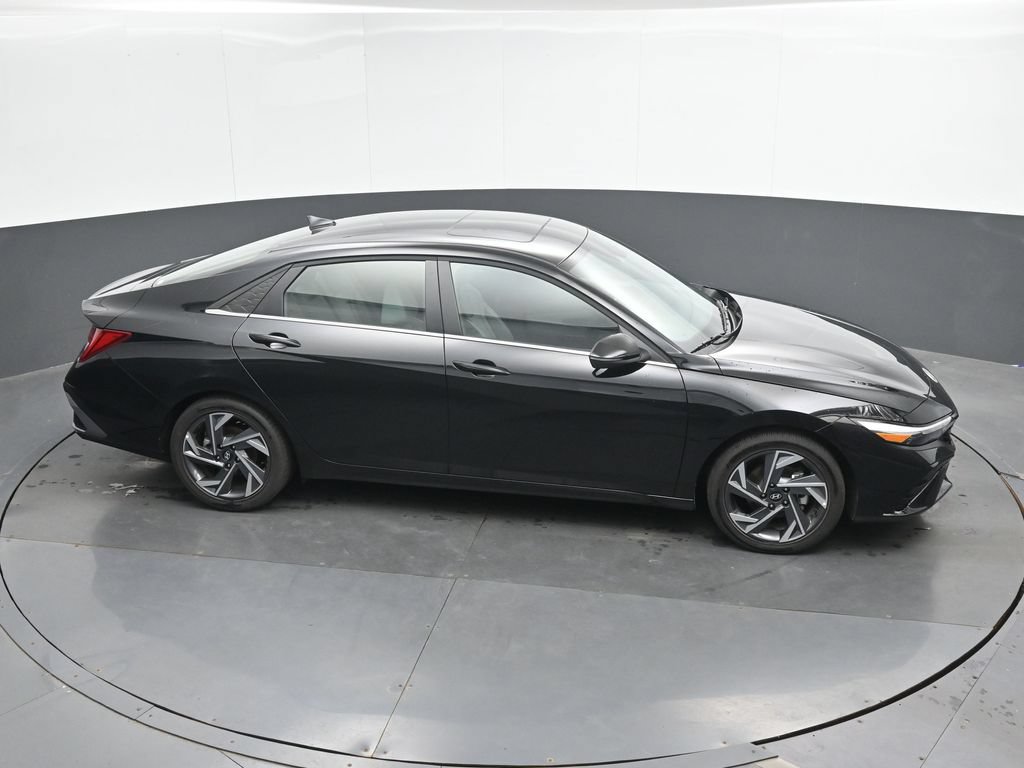 Certified 2026 Hyundai Elantra Limited w/ Cargo Package FWD image 33
