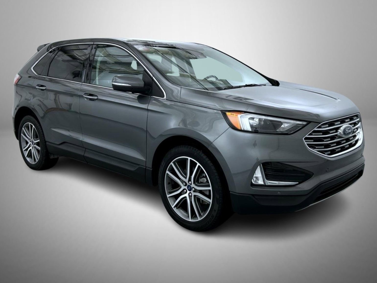Used 2022 Ford Edge Titanium w/ Class II Trailer Tow Package AWD/4WD image 3
