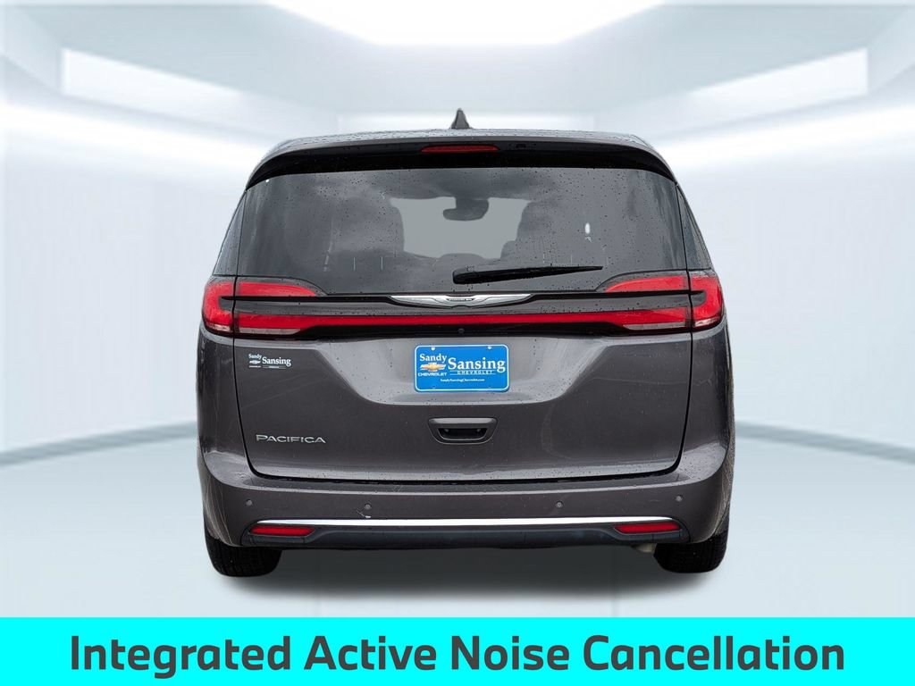 Used 2023 Chrysler Pacifica Touring-L FWD image 5