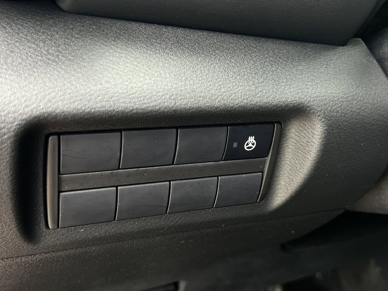 Used 2023 Nissan Kicks SR w/ SR Premium Package image 13