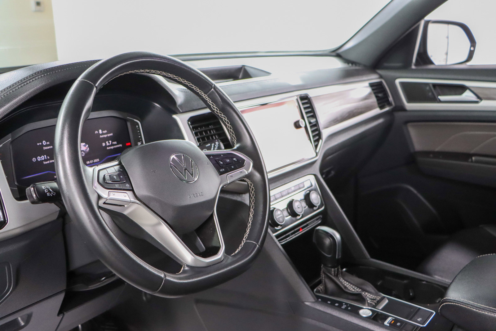 Used 2022 Volkswagen Atlas Cross Sport SE image 23