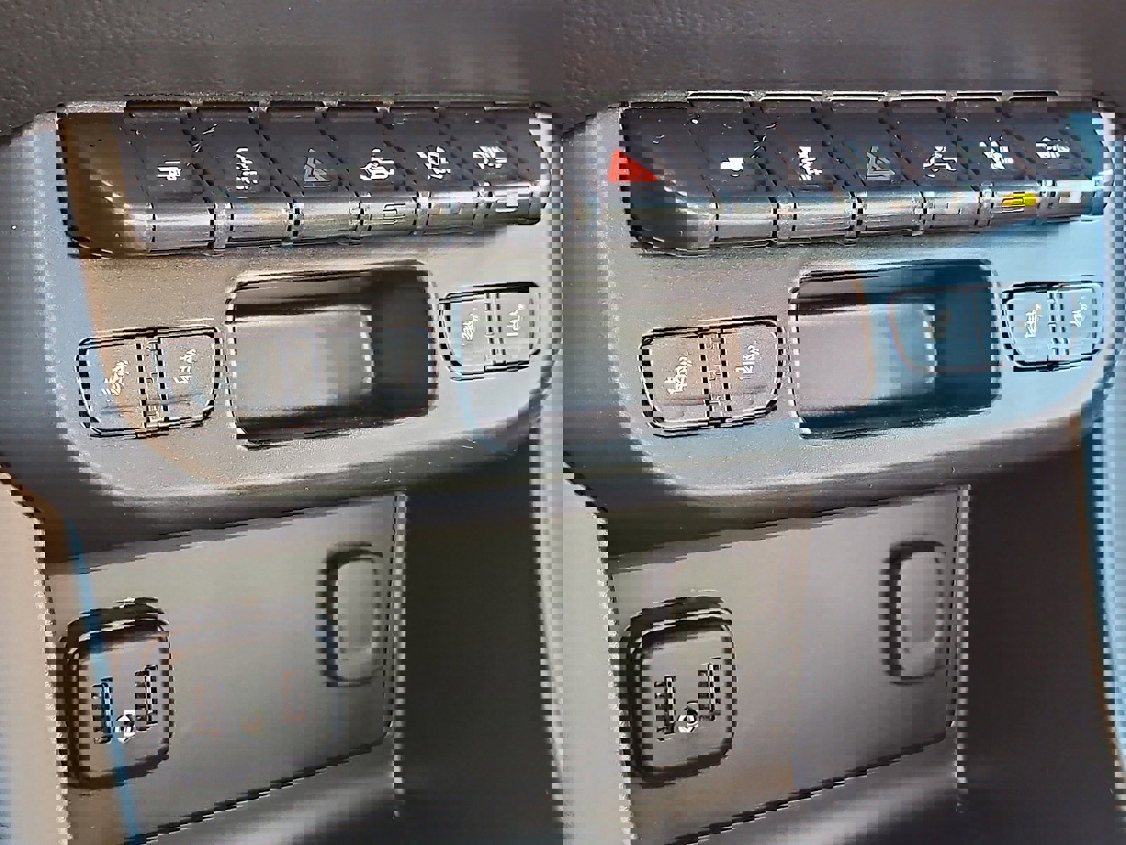 Used 2022 Chevrolet Colorado LT w/ Luxury Package image 17