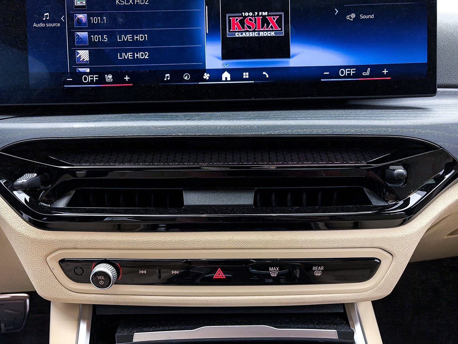 Used 2025 BMW 330i Sedan w/ M Sport Package image 24