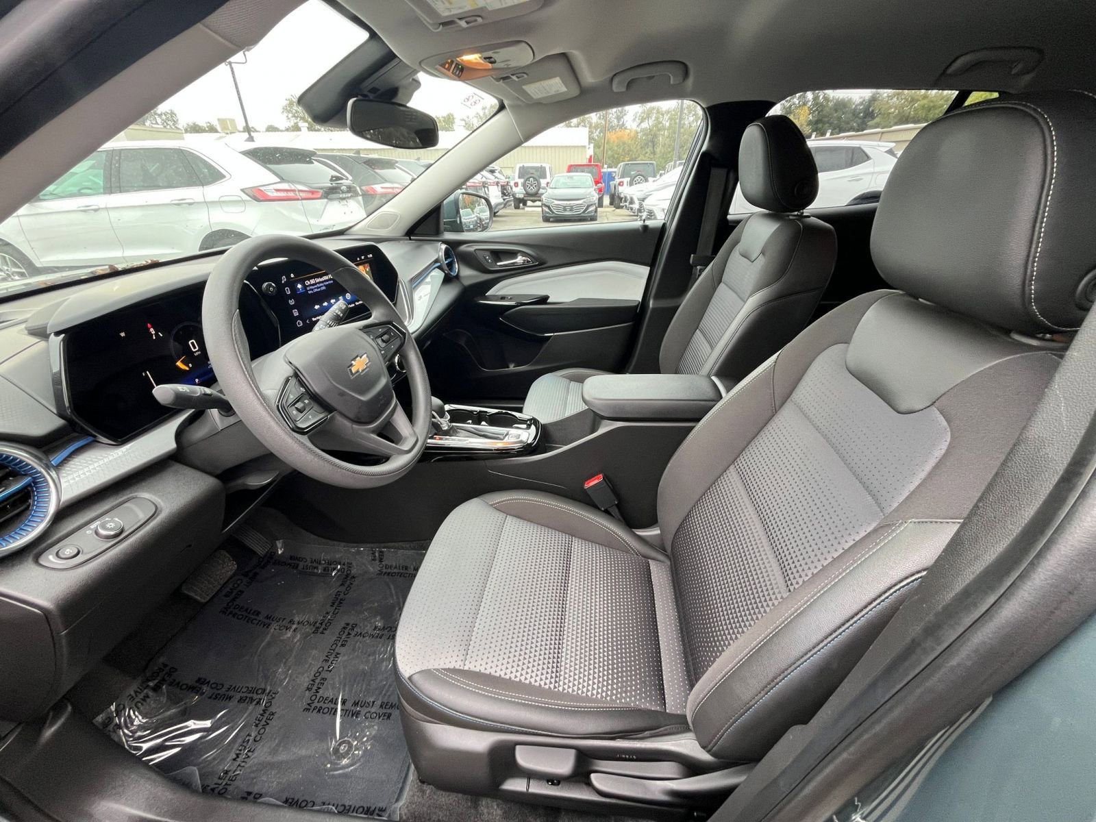 Used 2025 Chevrolet Trax LT image 24