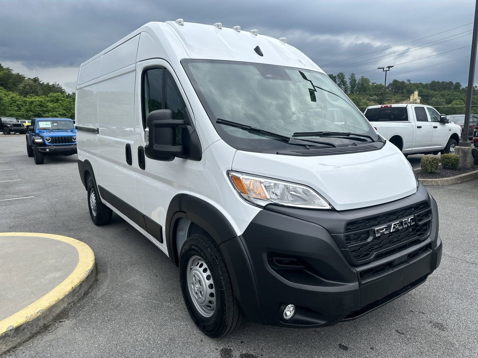 New 2024 RAM ProMaster 2500 w/ Convenience Group image 4