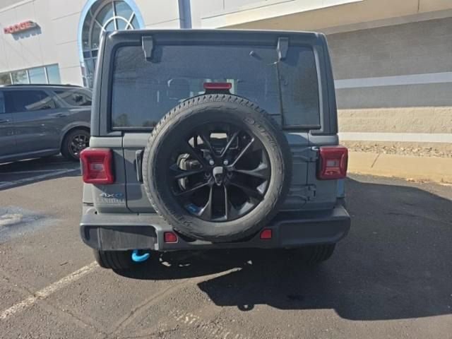 Used 2023 Jeep Wrangler Unlimited Sahara w/ Cold Weather Group AWD/4WD image 8