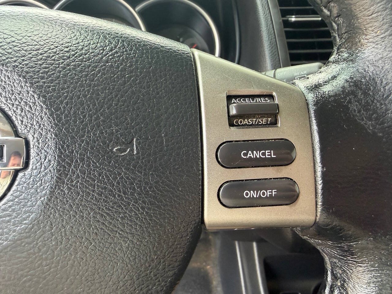 Used 2009 Nissan Versa Hatchback w/ Convenience Pkg FWD image 17