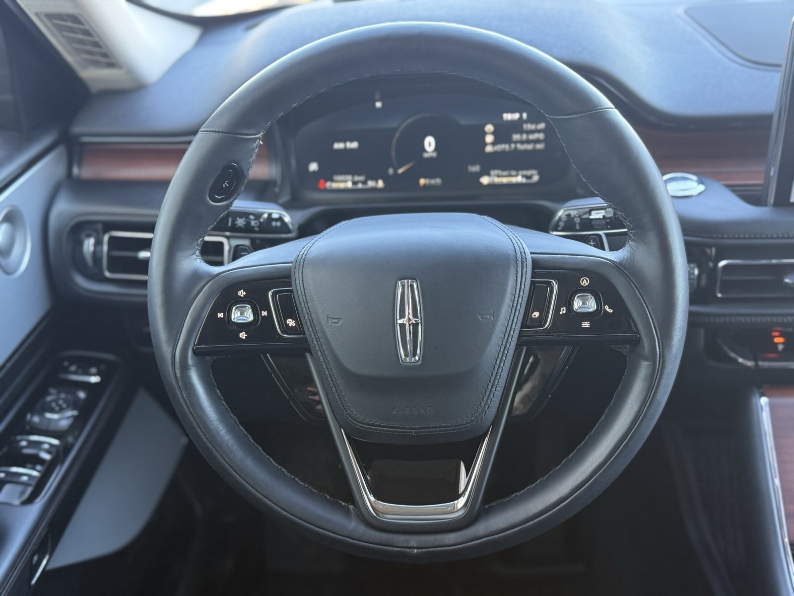 Used 2023 Lincoln Aviator Reserve w/ Equipment Group 201A image 24