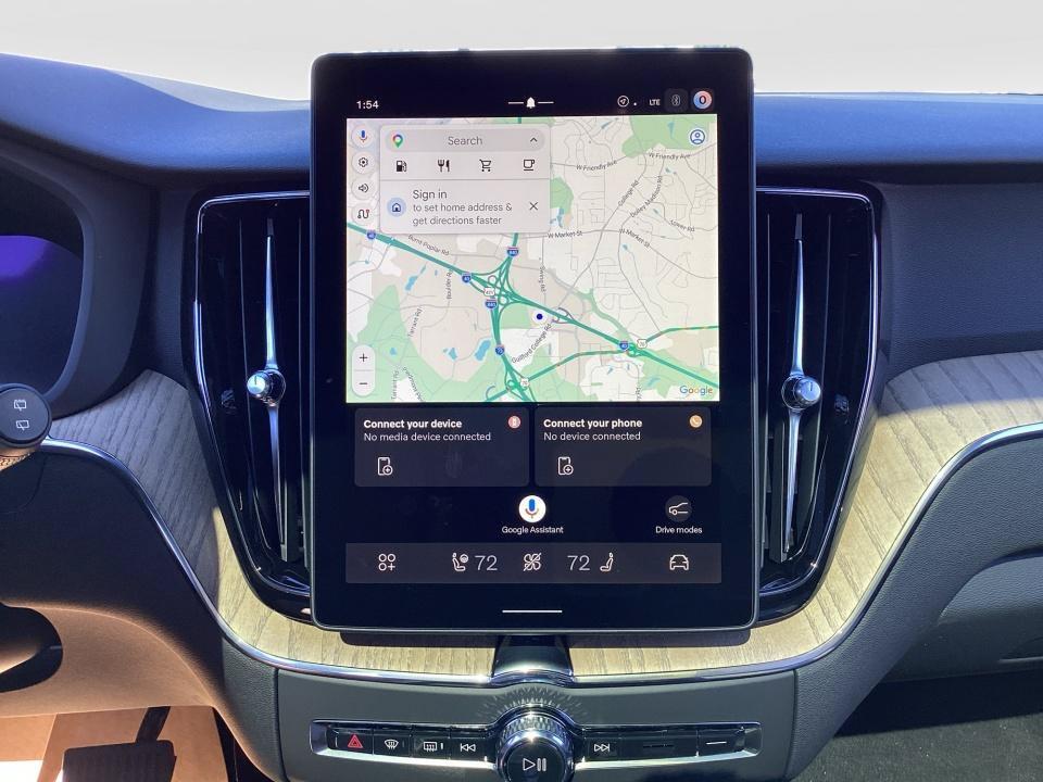 New 2027 Volvo XC60 B5 Plus AWD/4WD image 17