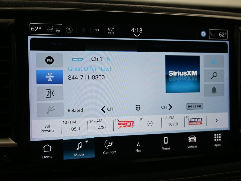Used 2024 Chrysler Pacifica Select image 19