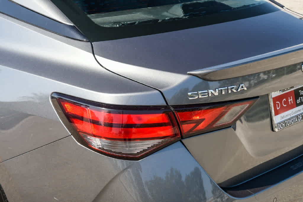 Used 2022 Nissan Sentra SR w/ Lighting Package FWD image 7