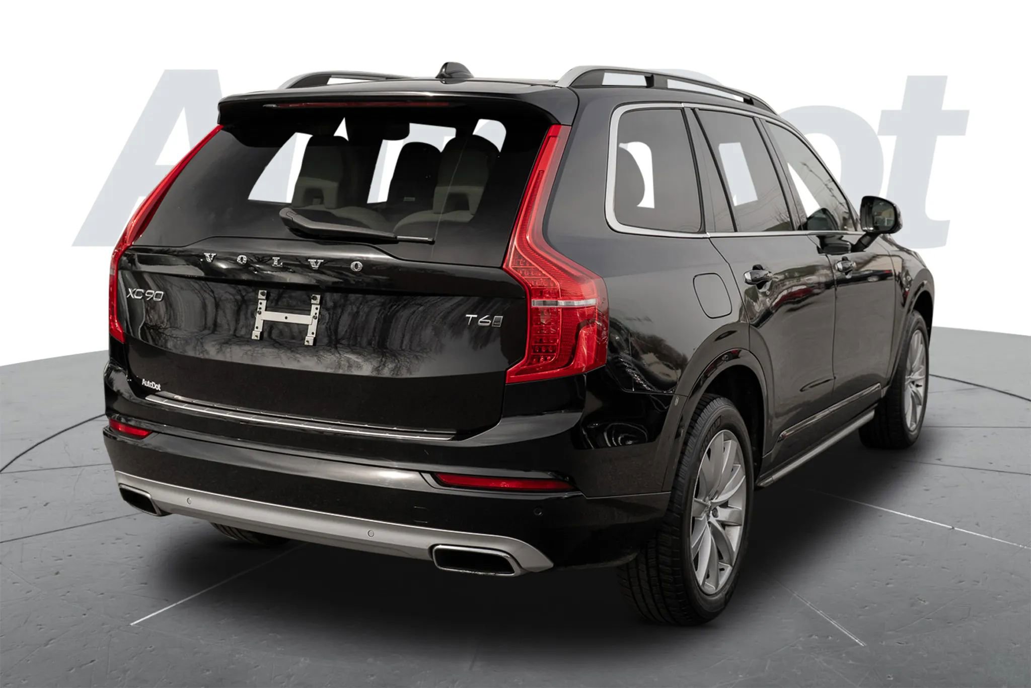 Used 2017 Volvo XC90 T6 Momentum w/ Vision Package image 3