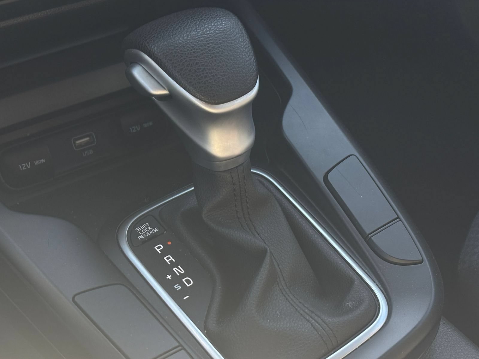 Used 2025 Kia Soul LX w/ LX Technology Package FWD image 37