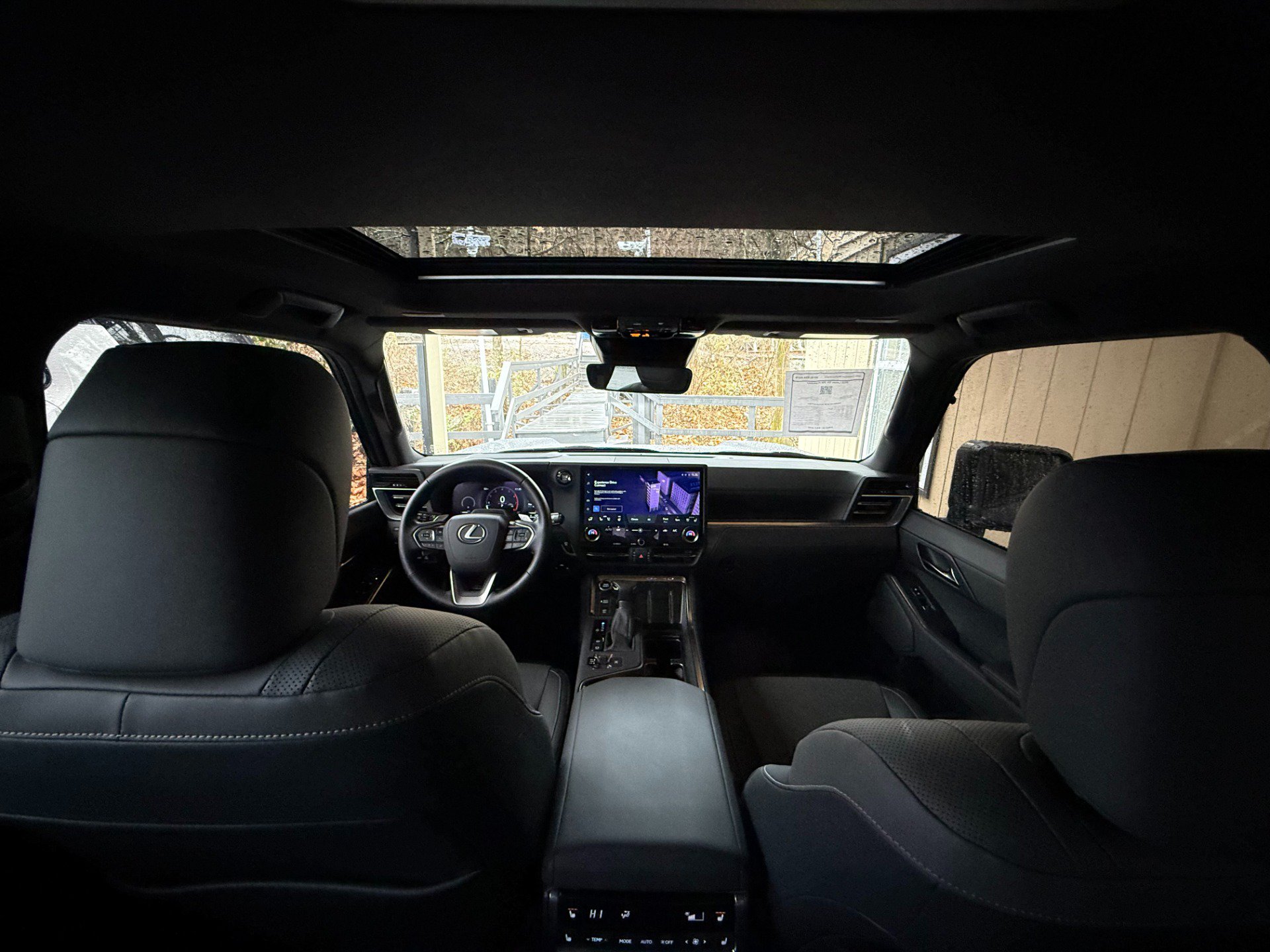 Used 2025 Lexus GX 550 w/ Accessory Package (2T) AWD/4WD image 29