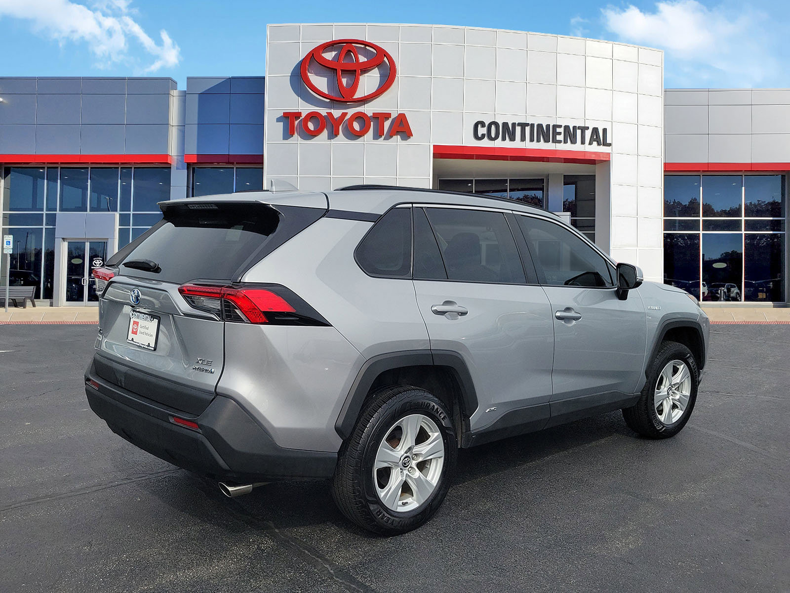 Certified 2021 Toyota RAV4 XLE w/ Convenience Package AWD/4WD image 5