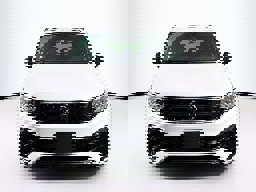 Used 2024 Volkswagen Tiguan SE R-Line image 6