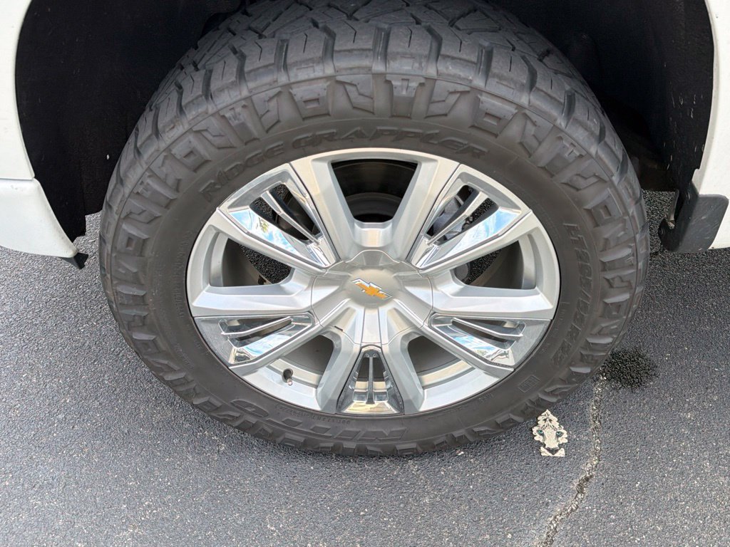 Used 2022 Chevrolet Silverado 1500 High Country w/ High Country Premium Package AWD/4WD image 29