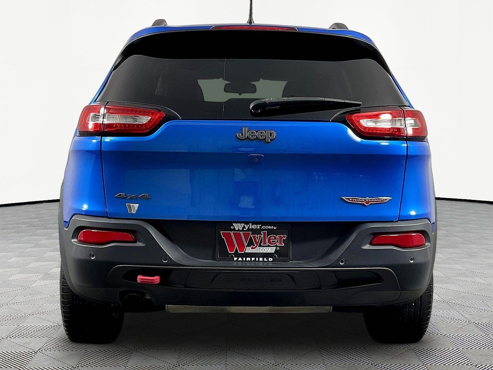 Used 2018 Jeep Cherokee Trailhawk w/ Cold Weather Group AWD/4WD image 5
