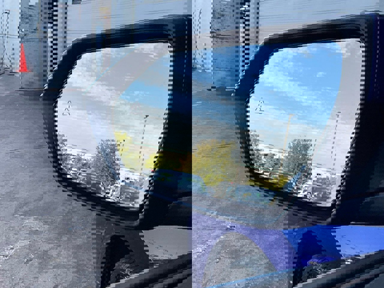 Used 2025 Hyundai Elantra Limited image 21