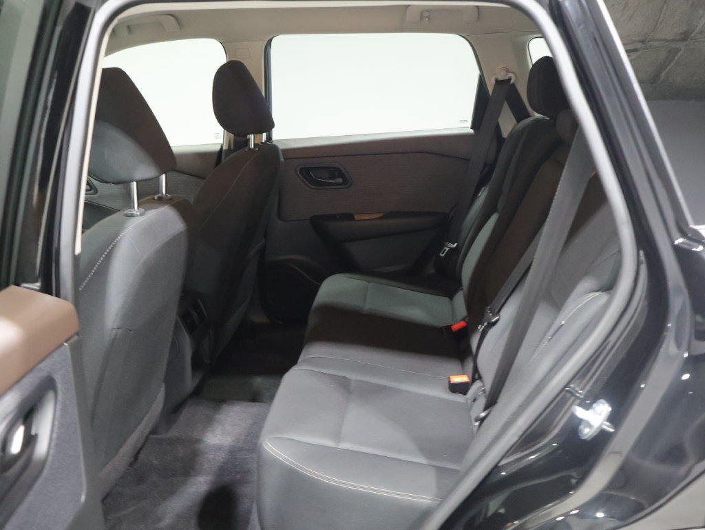 Used 2023 Nissan Rogue S AWD/4WD image 18
