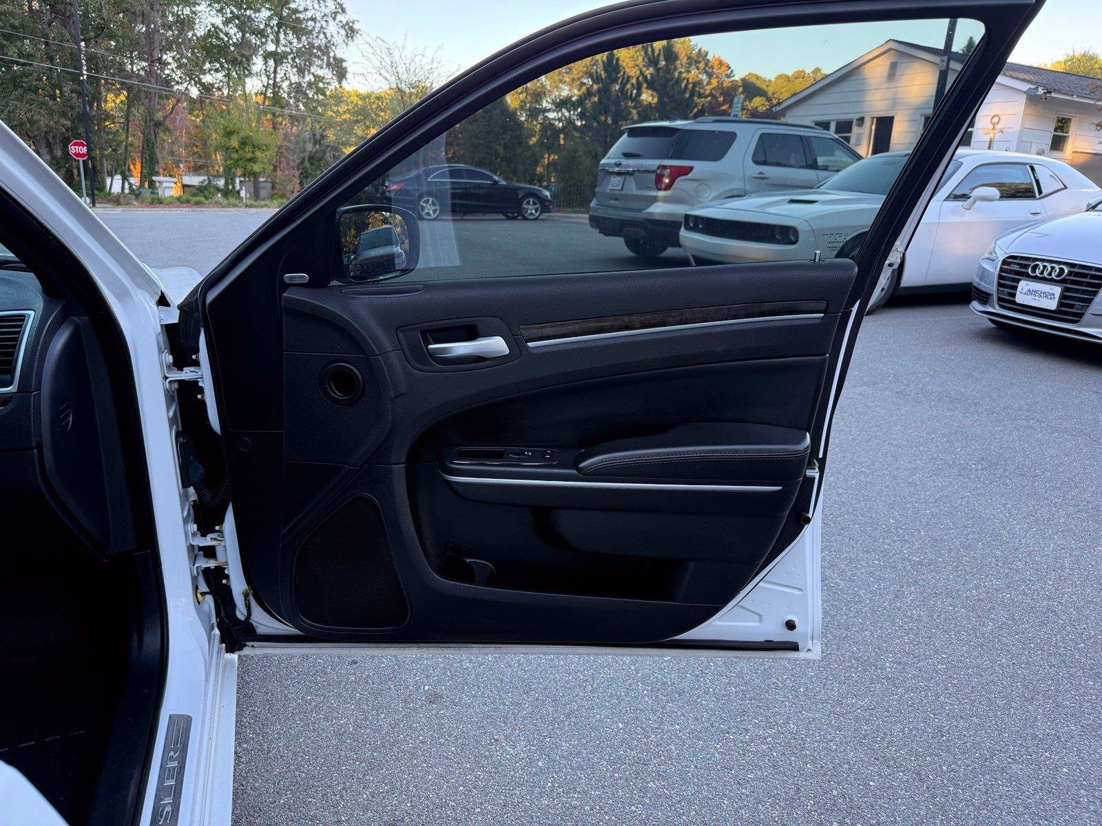 Used 2014 Chrysler 300 C RWD image 18