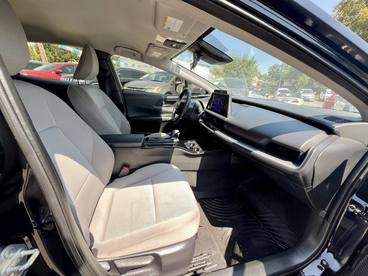 Used 2024 Toyota Prius LE FWD image 9