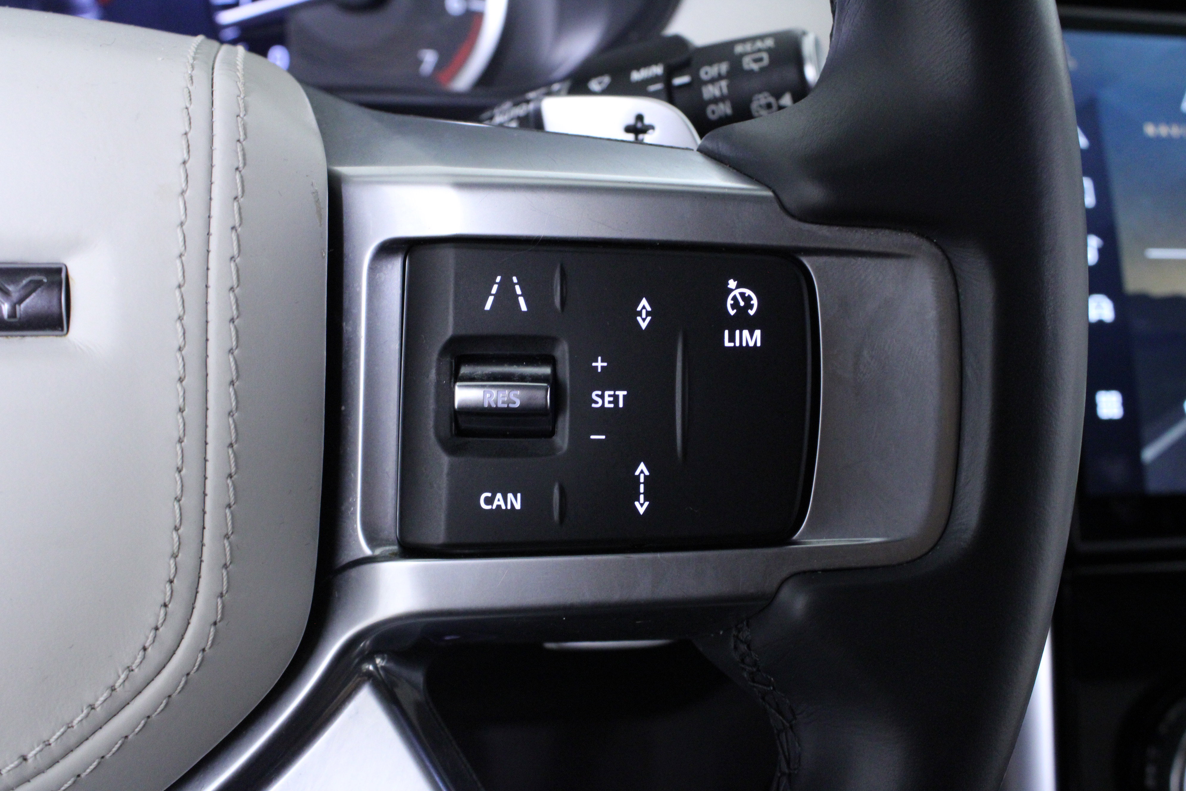 Used 2023 Land Rover Discovery HSE R-Dynamic image 25