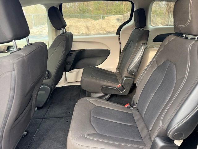 Used 2023 Chrysler Voyager LX image 25